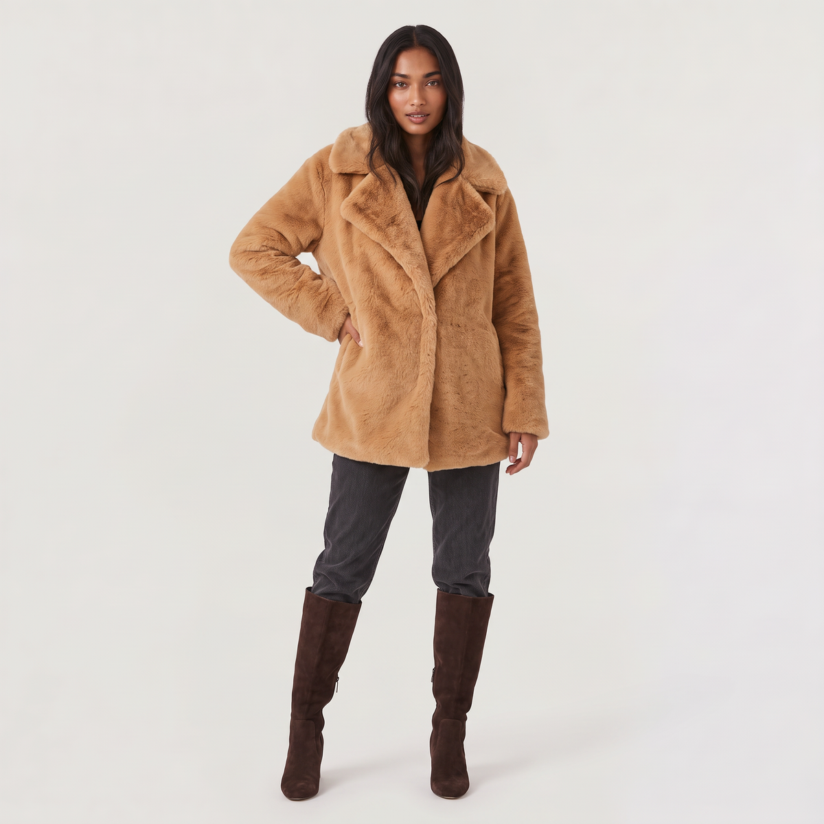 Manteau court duveteux à grands revers — Amielle Paris — vue 3