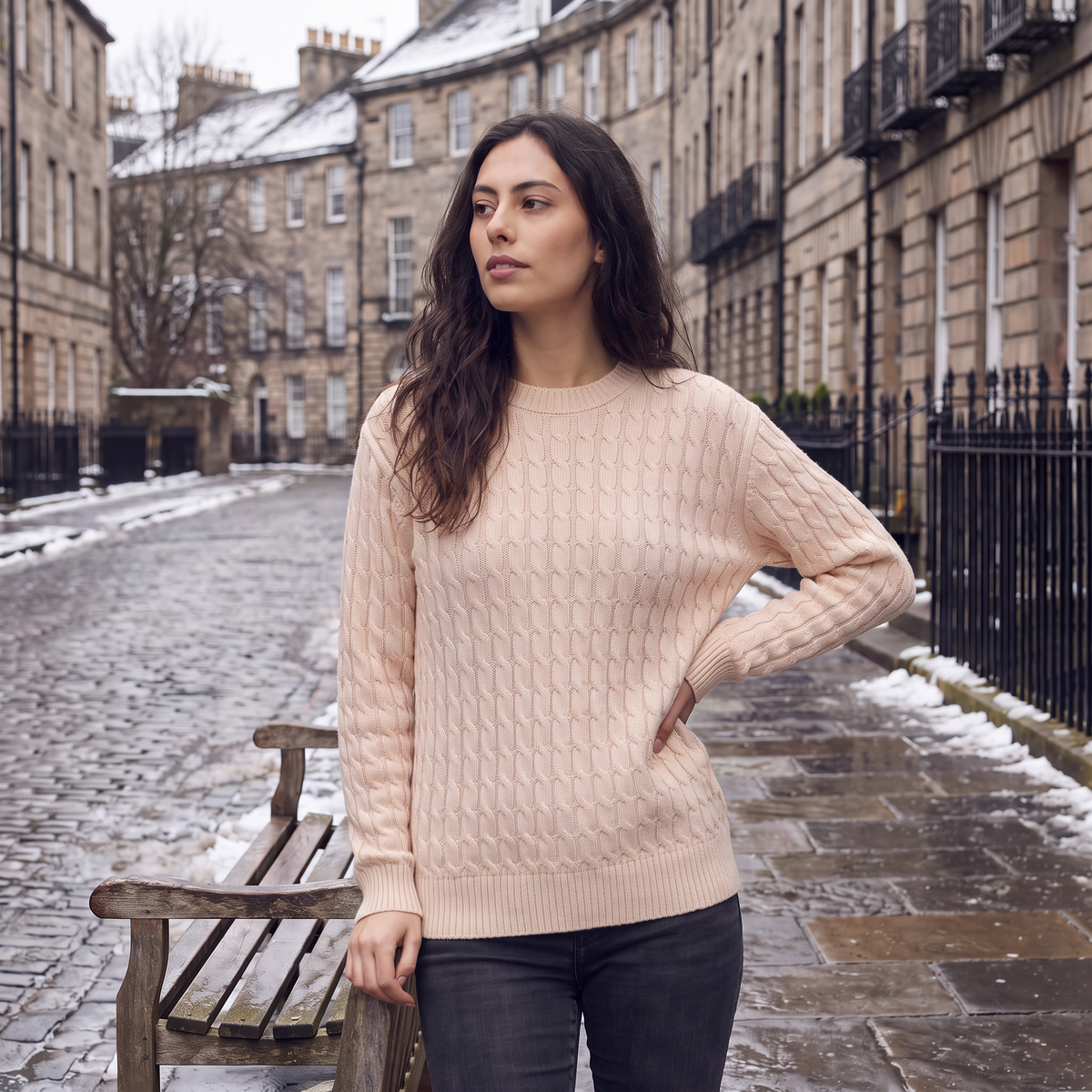 Pull ample en laine à torsades — Amielle Paris — vue 2