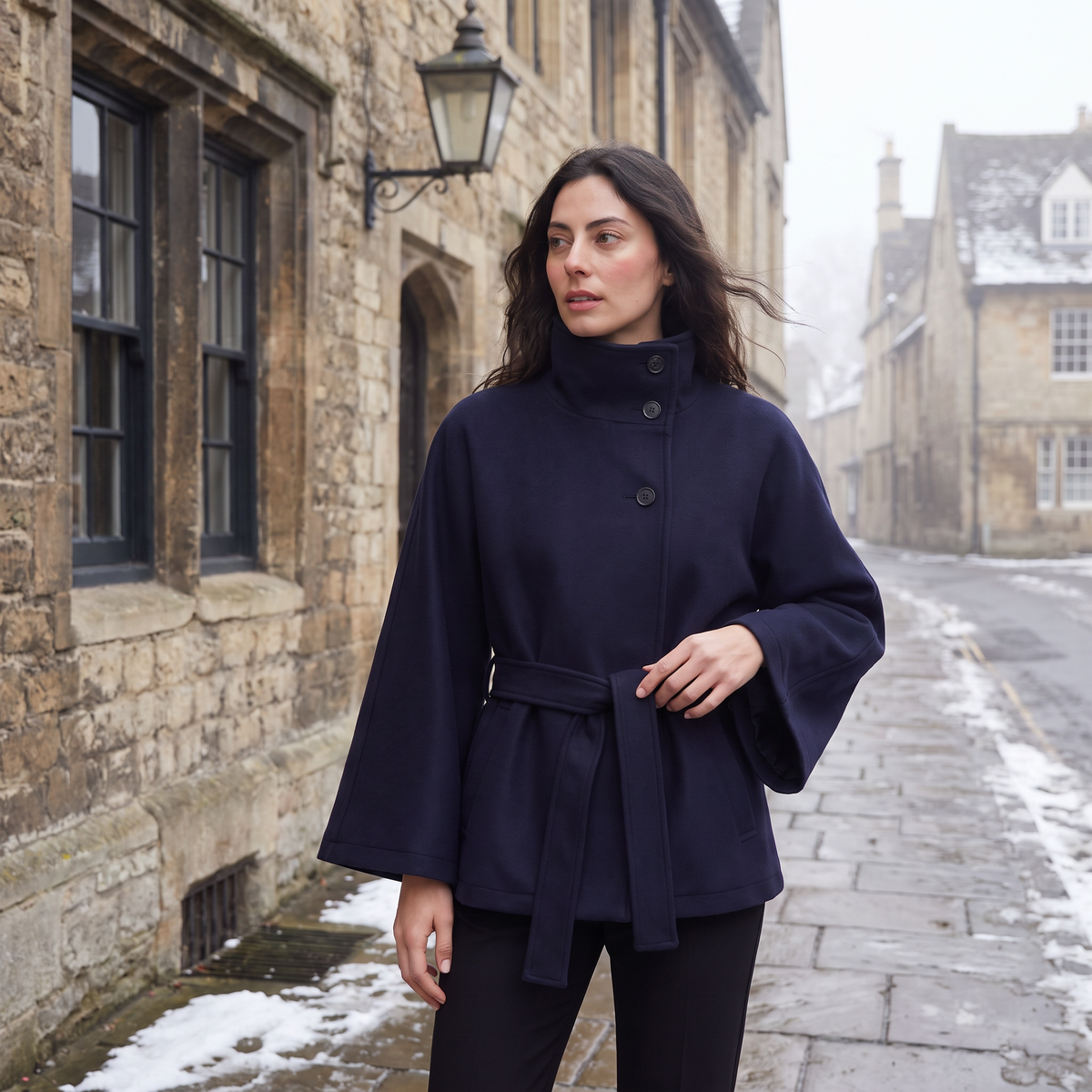 Manteau cape ceinturé à col montant — Amielle Paris — vue 2