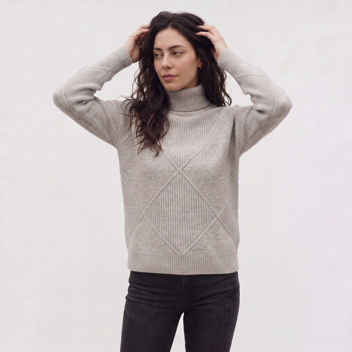 Pull ample à col roulé et torsades — Amielle Paris — vue 7