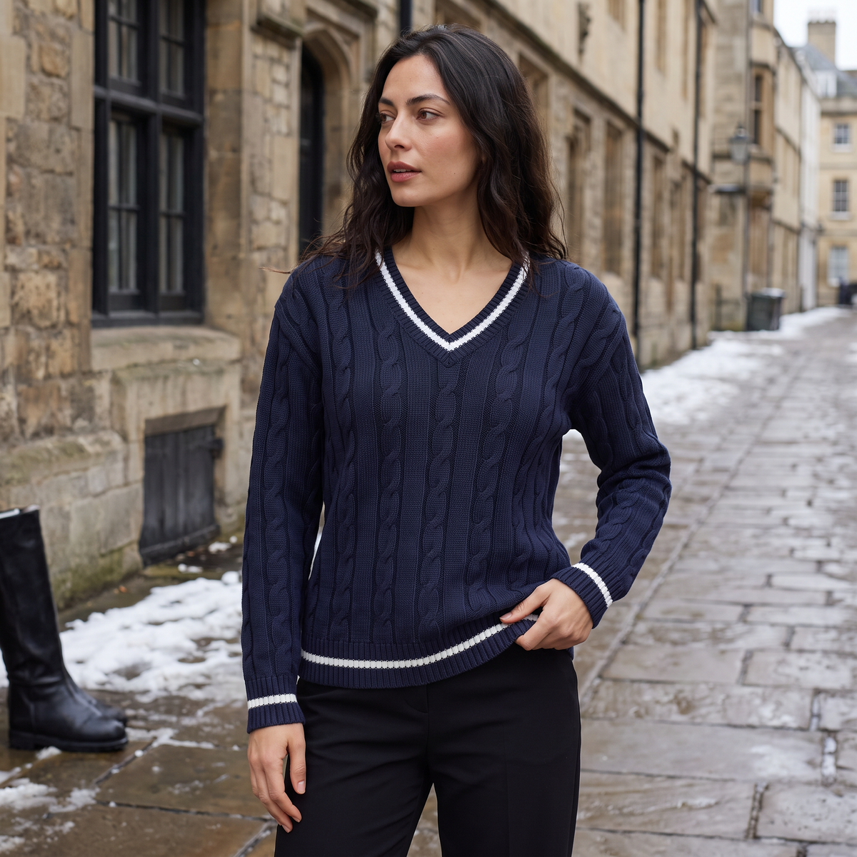Pull torsadé col V à liserés contrastés — Amielle Paris — vue 2