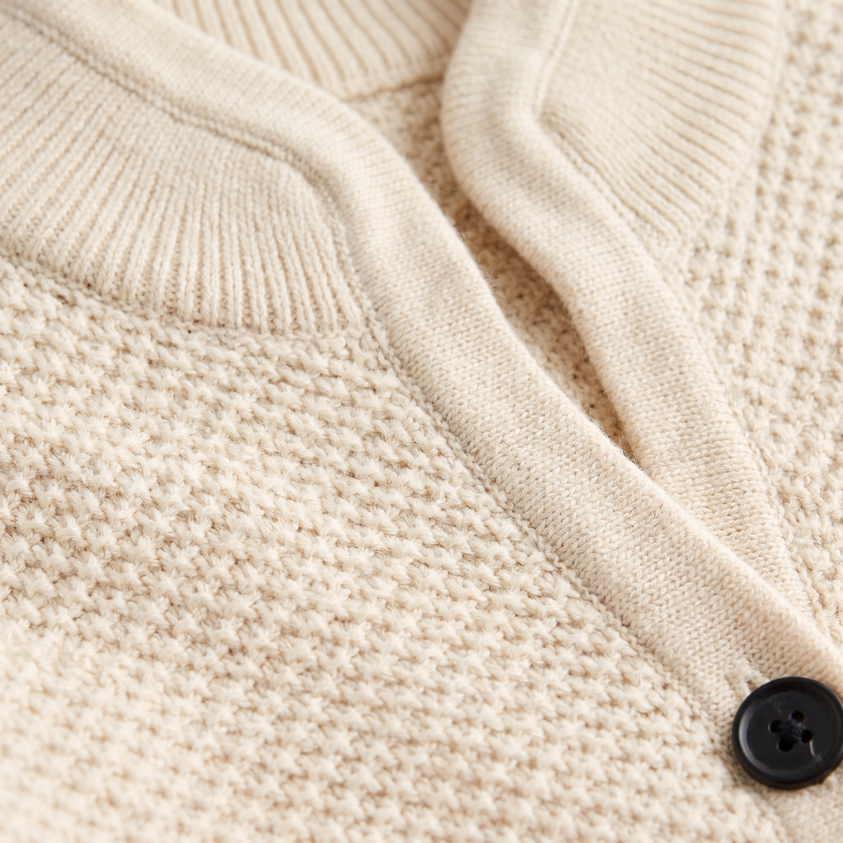 Cardigan texturé à col montant et boutons contrastés — Amielle Paris — vue 6
