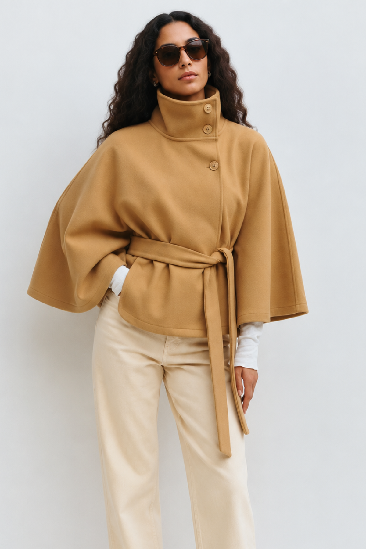 Cape-manteau ceinturée à col montant Amelia — Amielle Paris