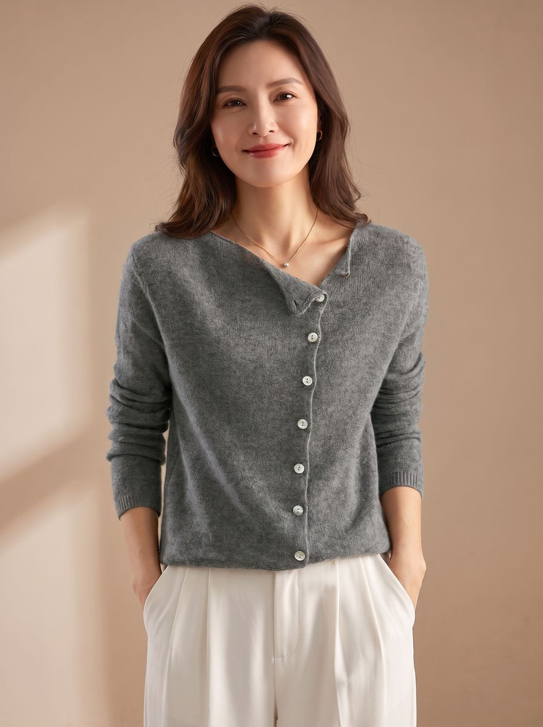 Elowen — Cardigan à boutonnage asymétrique — Amielle Paris