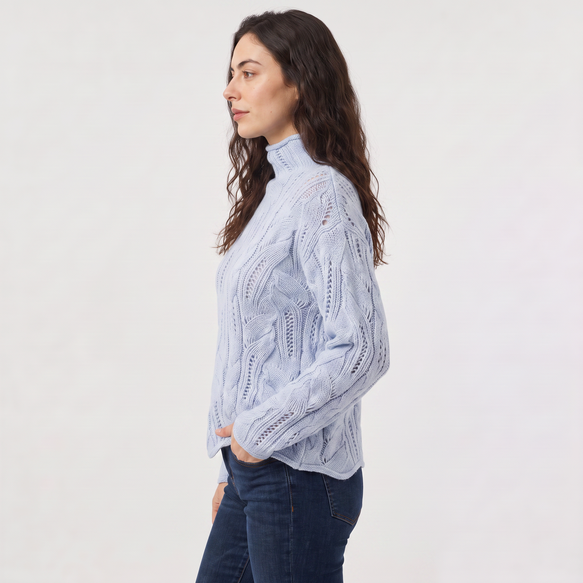 Pull ample col roulé à torsades et motifs ajourés — Amielle Paris — vue 4