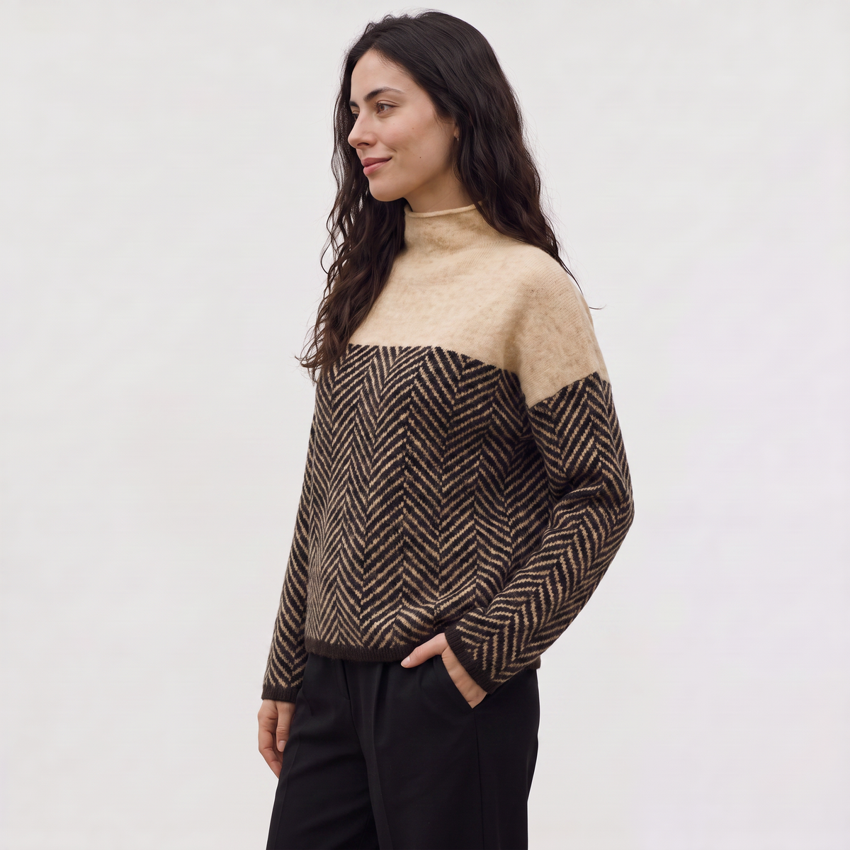 Pull beige décontracté à col roulé — Amielle Paris — vue 6