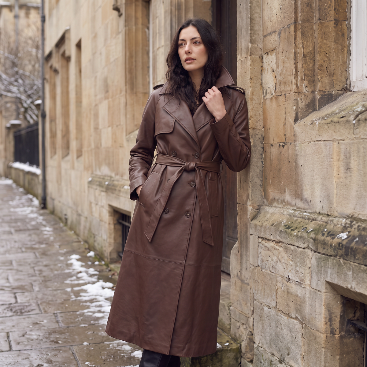 Trench midi ceinturé en simili cuir — Amielle Paris — vue 2