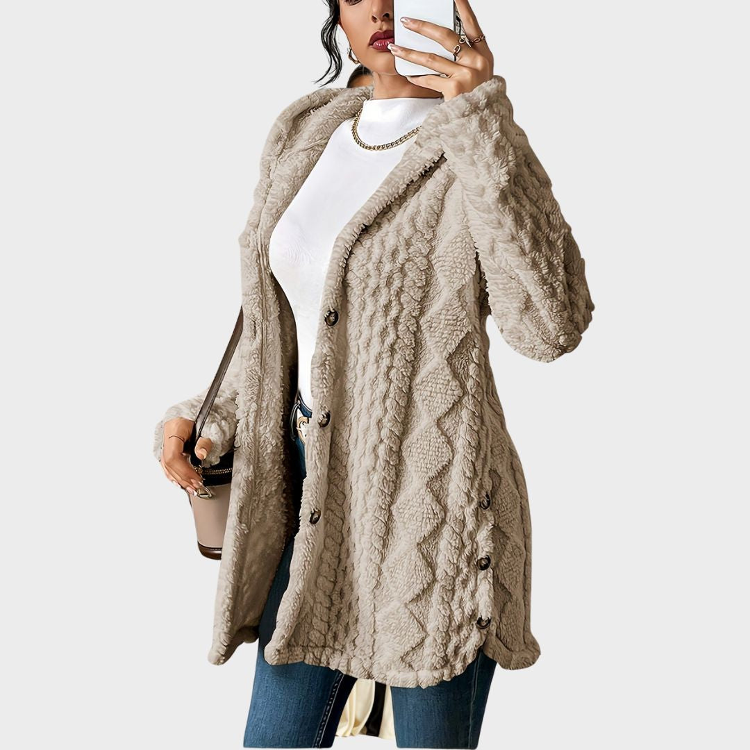 Nora — Cardigan long torsadé à capuche — Amielle Paris