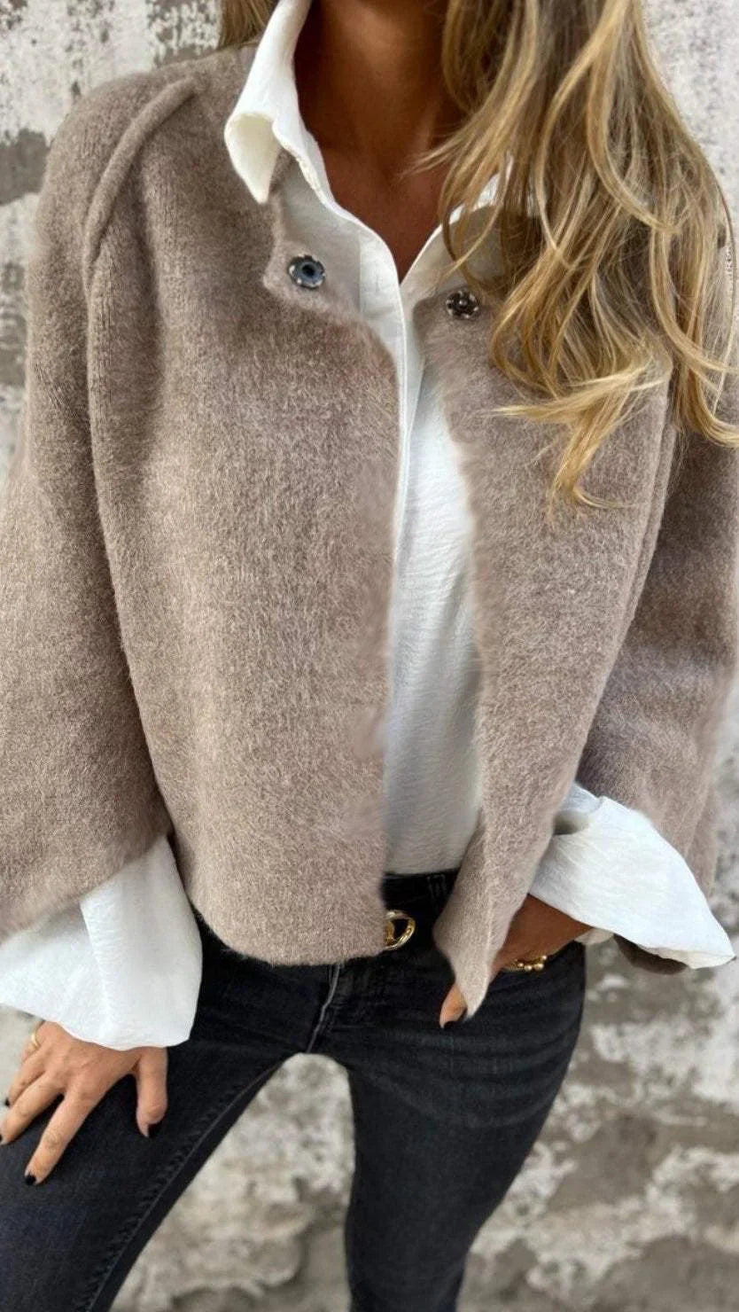 Gilet court ouvert en maille duveteuse à col montant — Amielle Paris