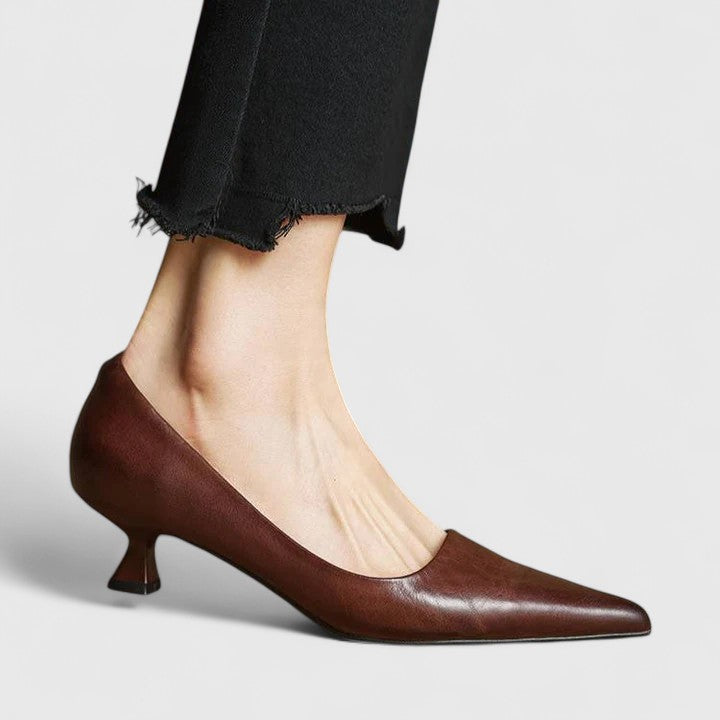Escarpins aspect cuir à petit talon et bout pointu — Amielle Paris