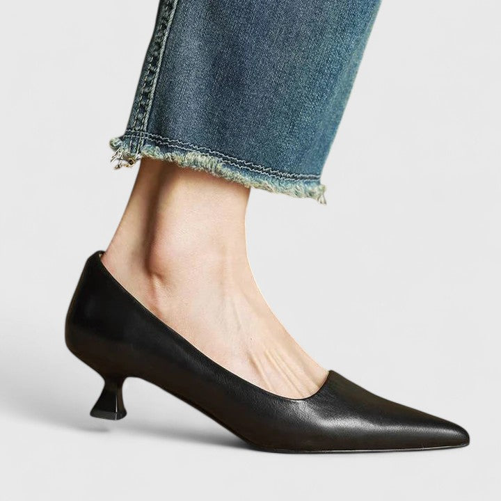 Escarpins aspect cuir à petit talon et bout pointu — Amielle Paris