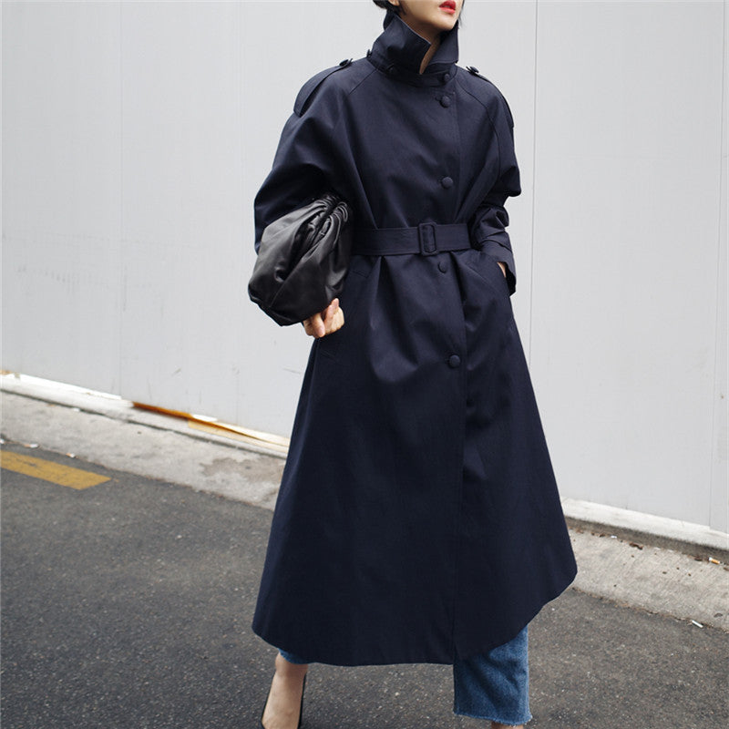 Trench long ceinturé à col montant — Amielle Paris
