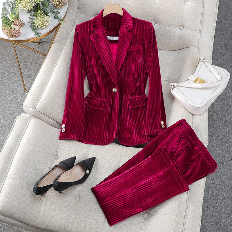 Tailleur pantalon en velours à veste boutonnée — Amielle Paris