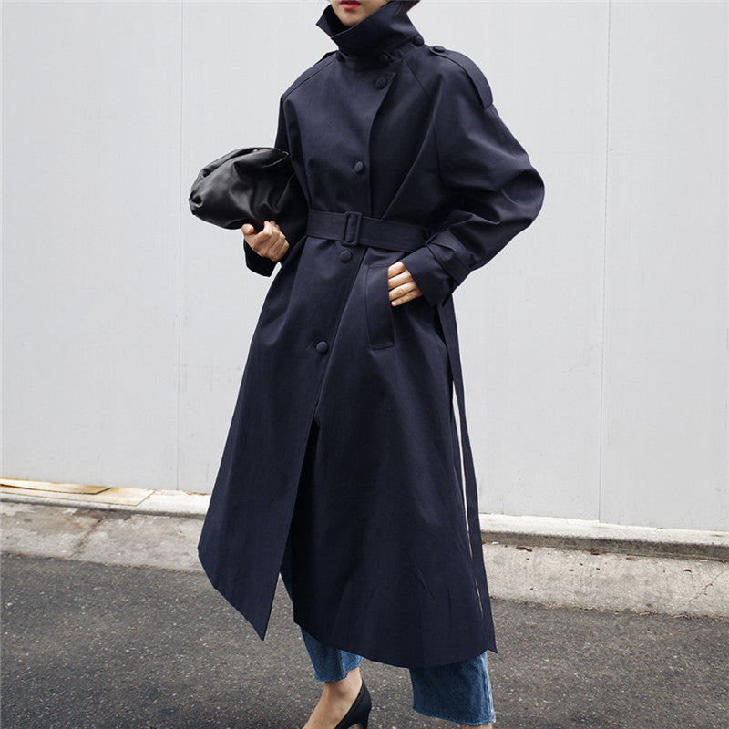 Trench long ceinturé à col montant — Amielle Paris
