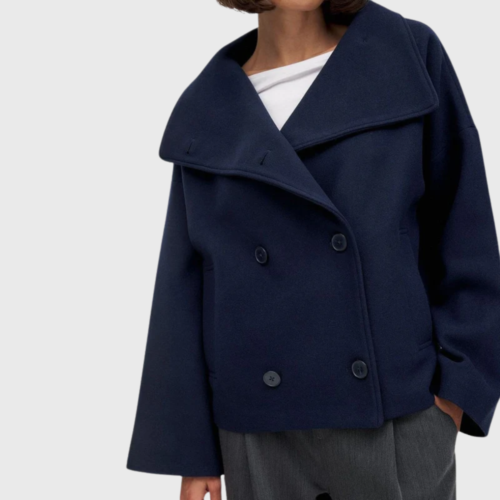 Veste courte croisée à larges revers — Amielle Paris