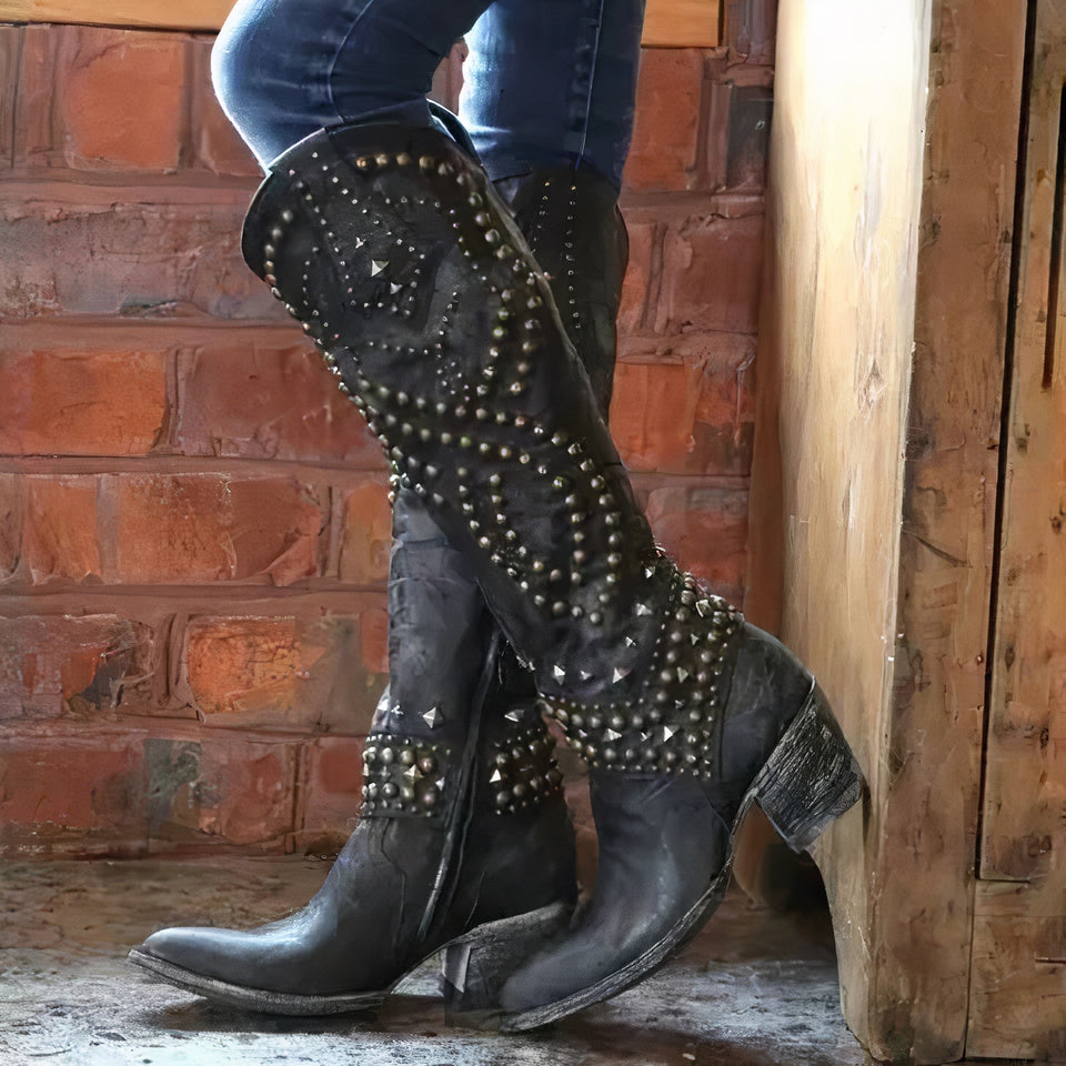 Bottes western brodées à clous et bout pointu — Amielle Paris