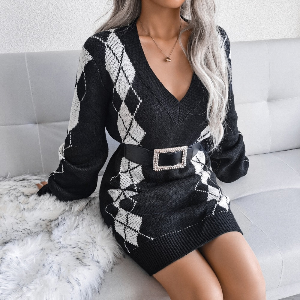 Robe pull ample à losanges et col V — Amielle Paris