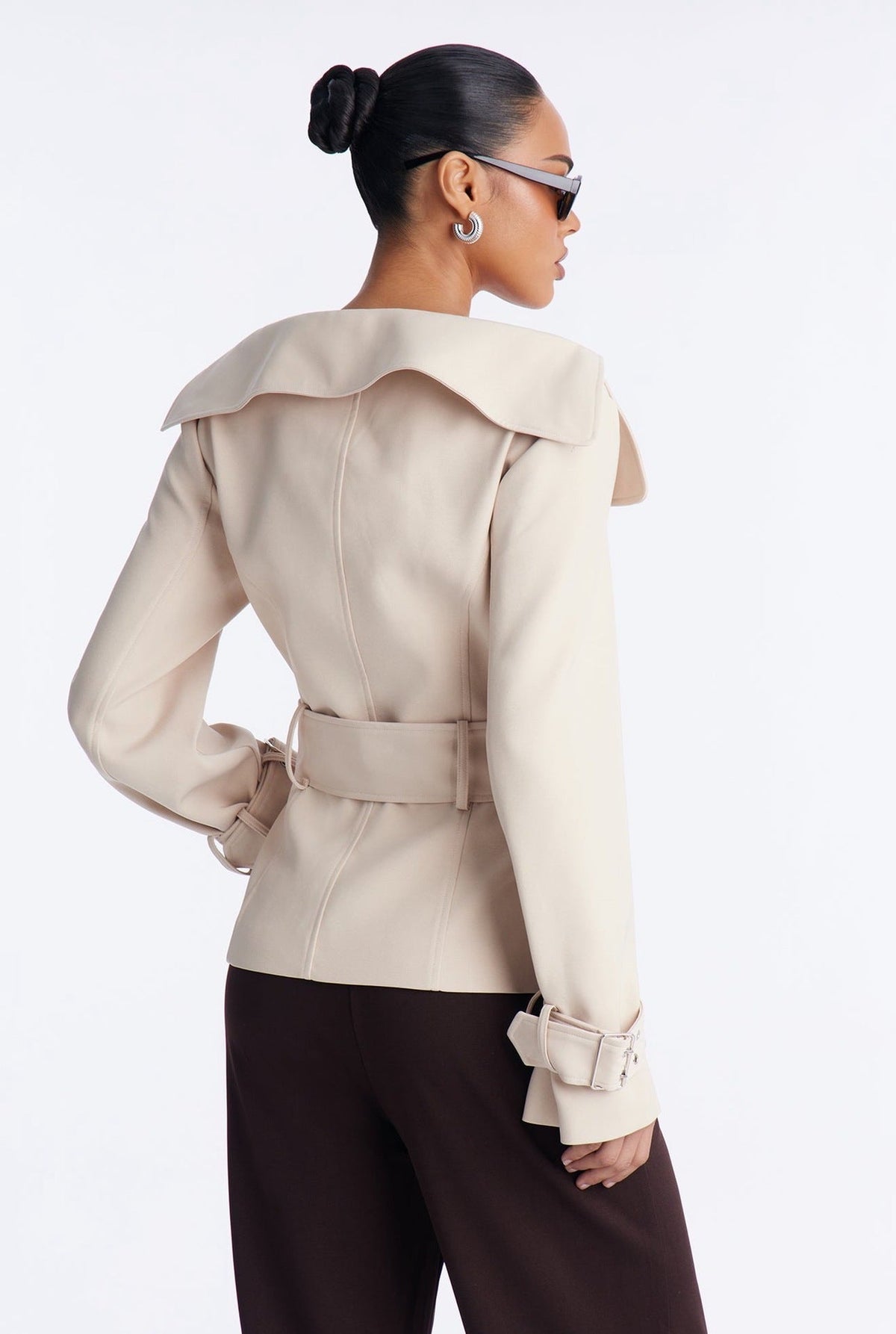 Veste trench courte à épaules dénudées — Amielle Paris