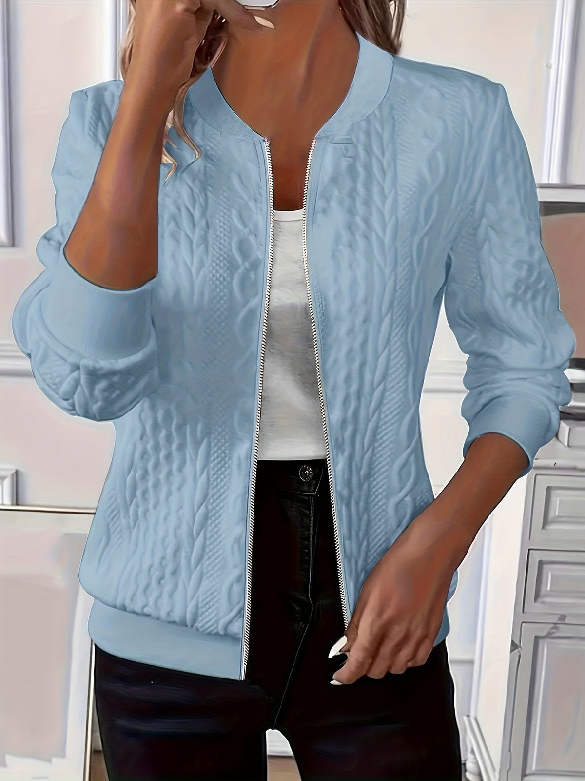 Daniela — Gilet torsadé zippé à col bomber — Amielle Paris