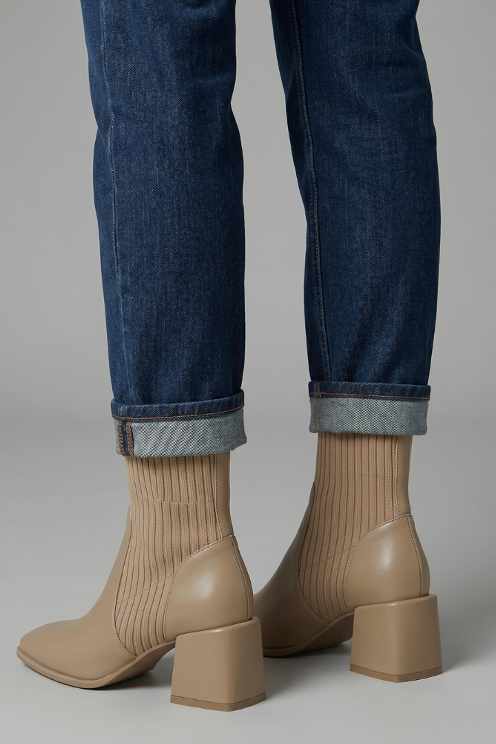 Bottines chaussettes à talon bloc et bout pointu — Amielle Paris