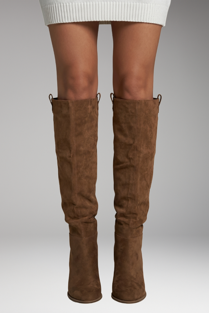 Bottes cavalières plates aspect daim — Amielle Paris