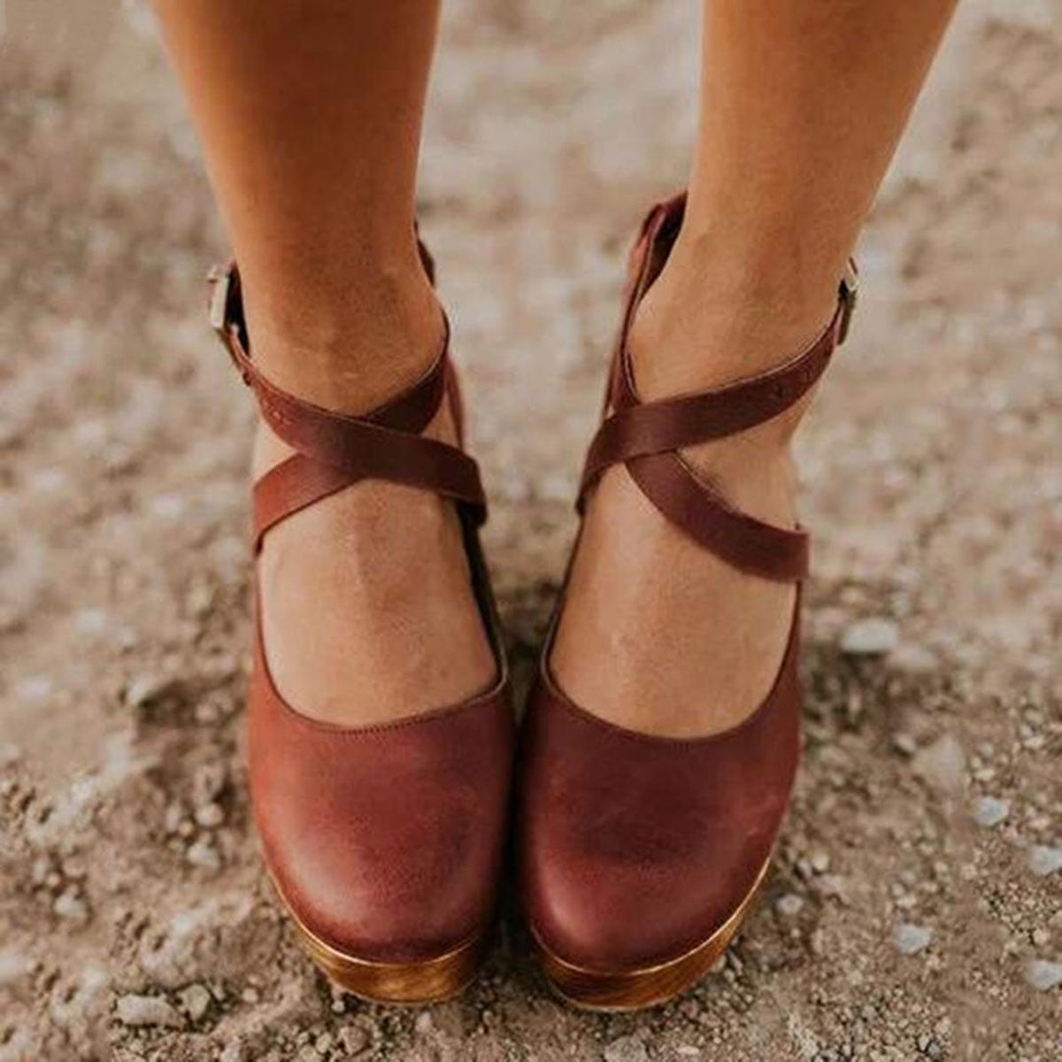 Chaussures Mary Jane à brides croisées et talon — Amielle Paris
