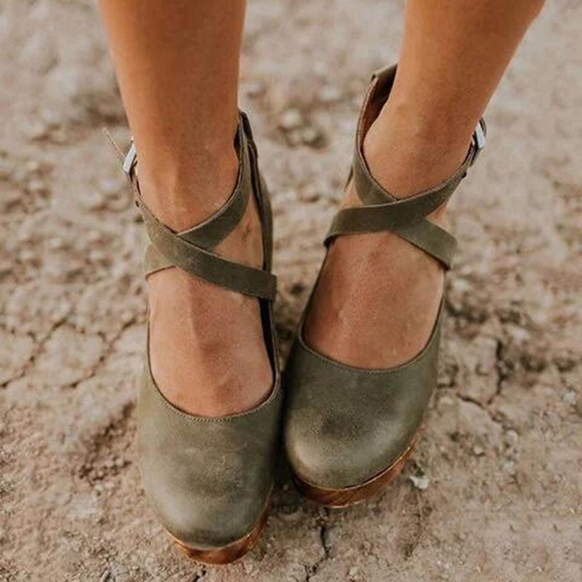 Chaussures Mary Jane à brides croisées et talon — Amielle Paris