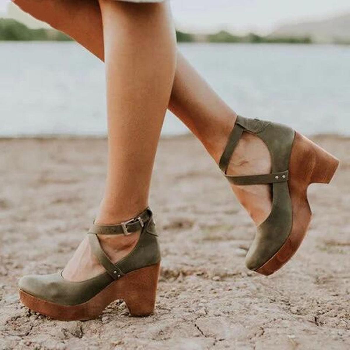 Chaussures Mary Jane à brides croisées et talon — Amielle Paris