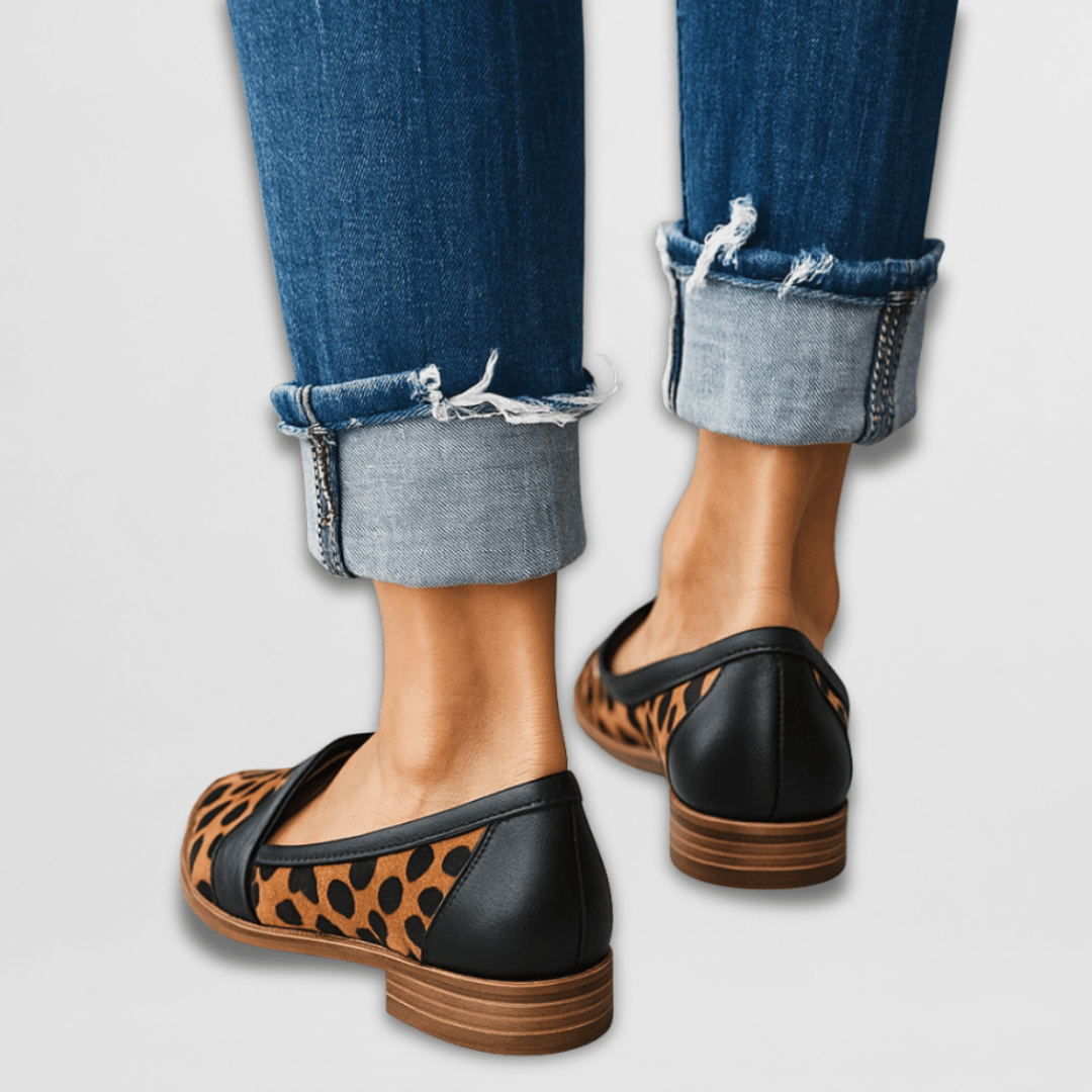Mocassins plats à bout pointu et patte sur le dessus — Amielle Paris