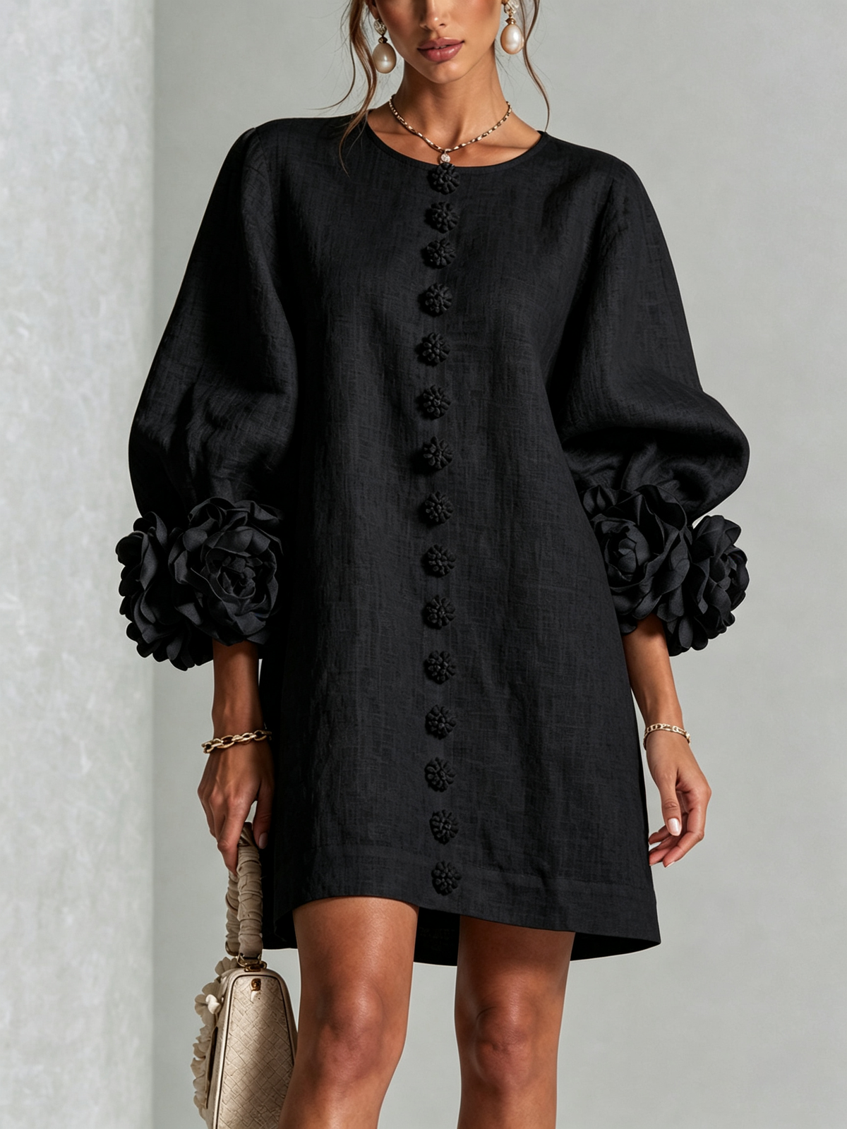 Amber — Robe noire à poignets fleuris — vue principale