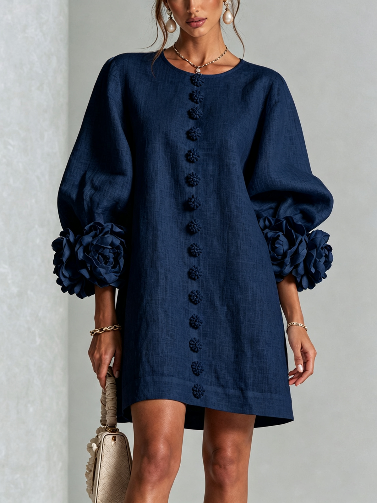 Sylvia — Robe courte marine, poignets fleuris — vue principale