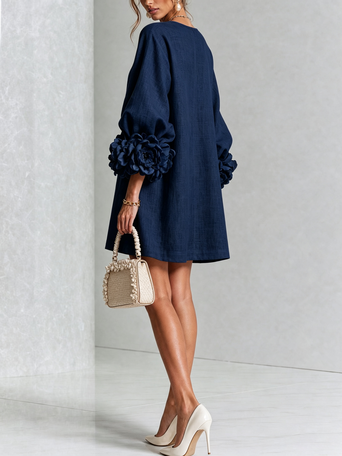 Sylvia — Robe courte marine, poignets fleuris — vue 3