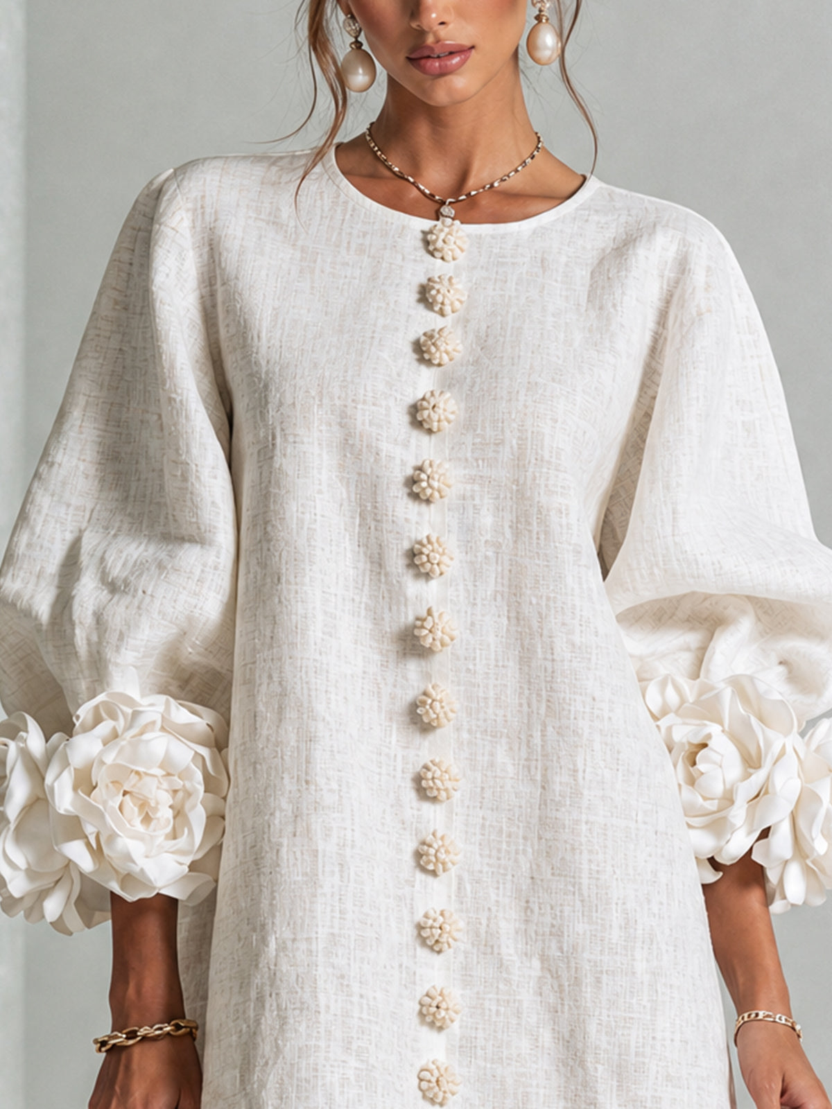 Kailey — Robe courte blanche, poignets fleuris — vue 5