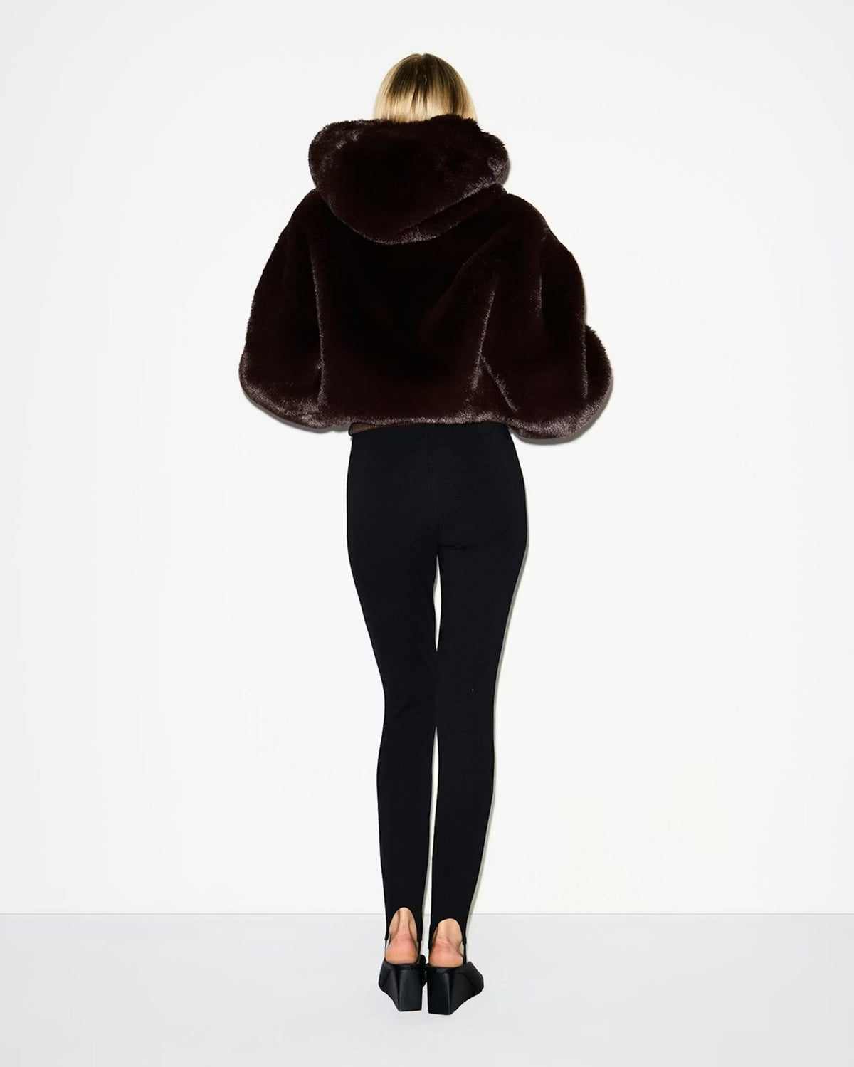 Elara — Blouson court en fausse fourrure — vue 13