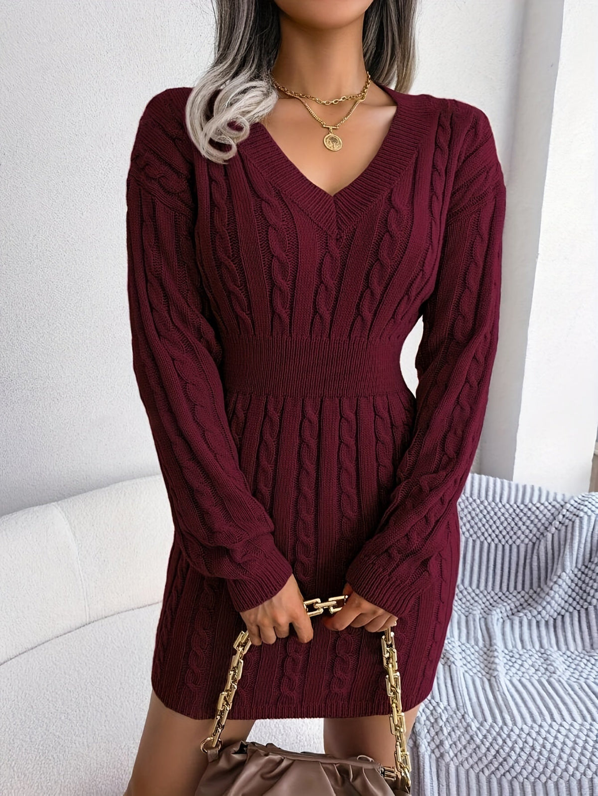 Robe pull courte torsadée à basque — Amielle Paris