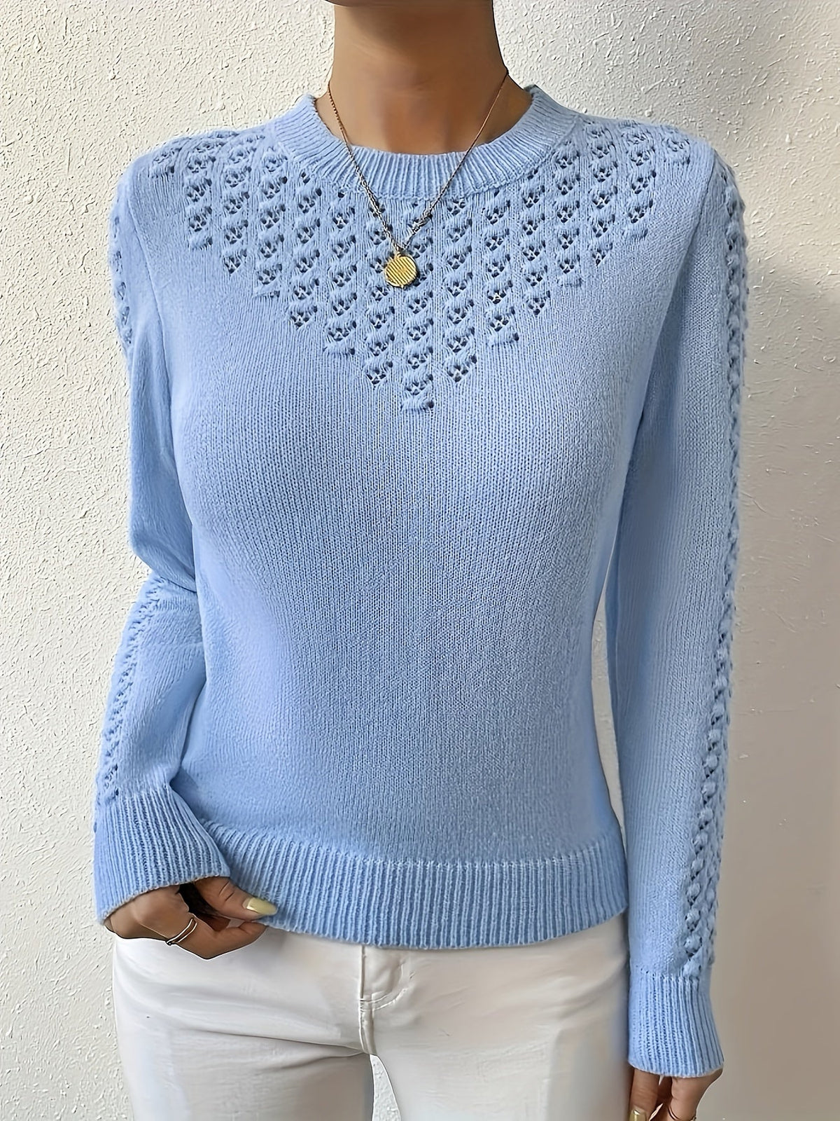 Pull ajouré à col rond et détails en dentelle — Amielle Paris