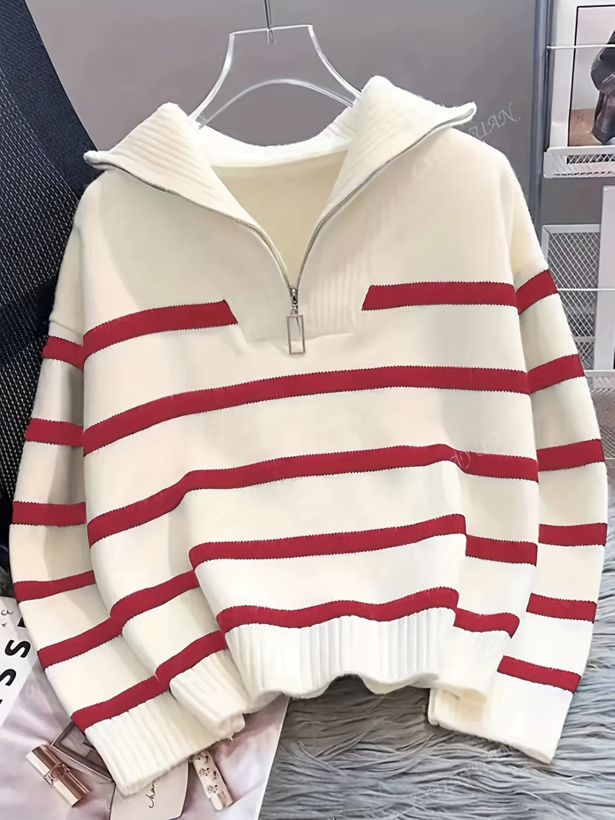 Perrine | Pull rayé à col partiellement zippé — Amielle Paris