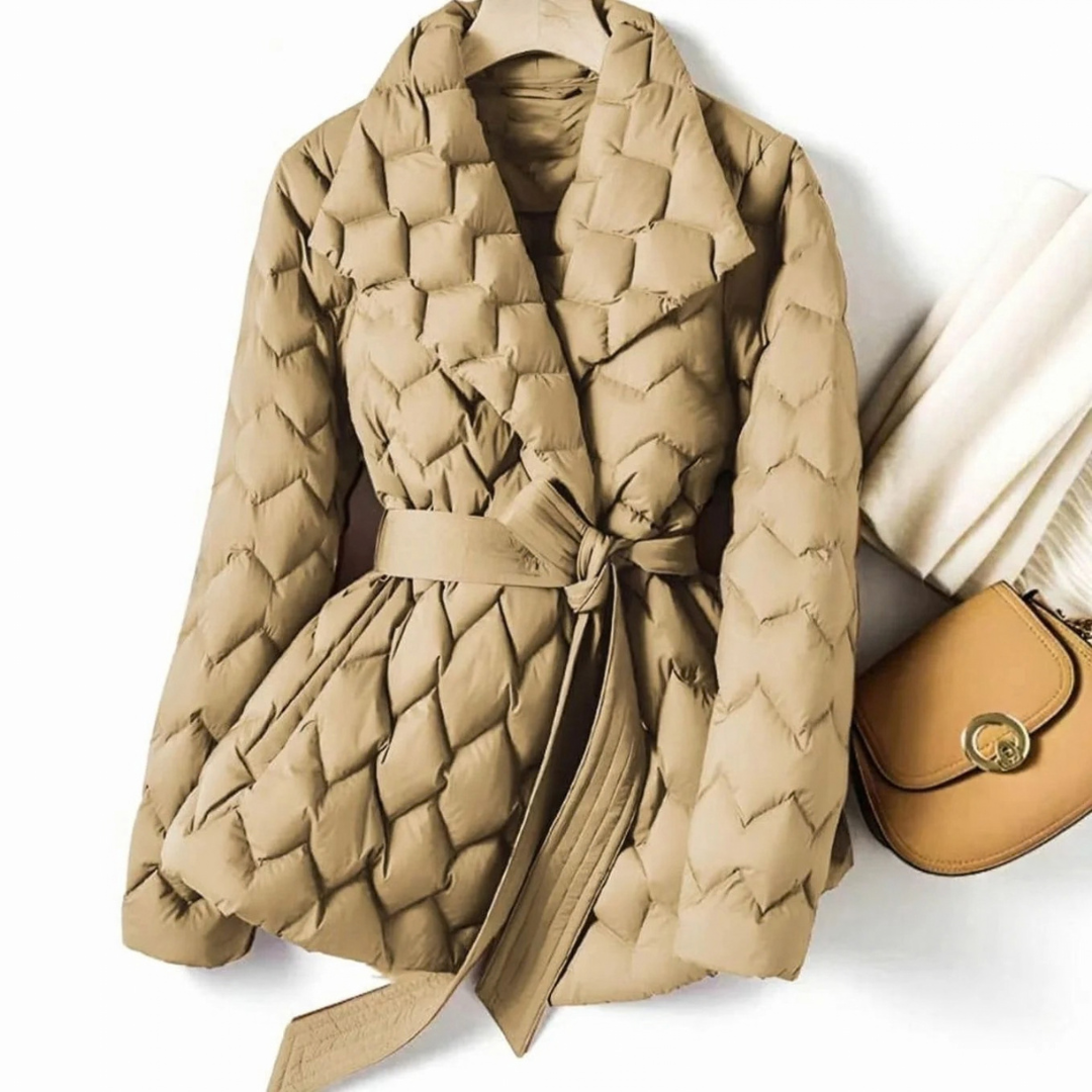 Isabella — Veste matelassée en losanges à ceinture — Amielle Paris