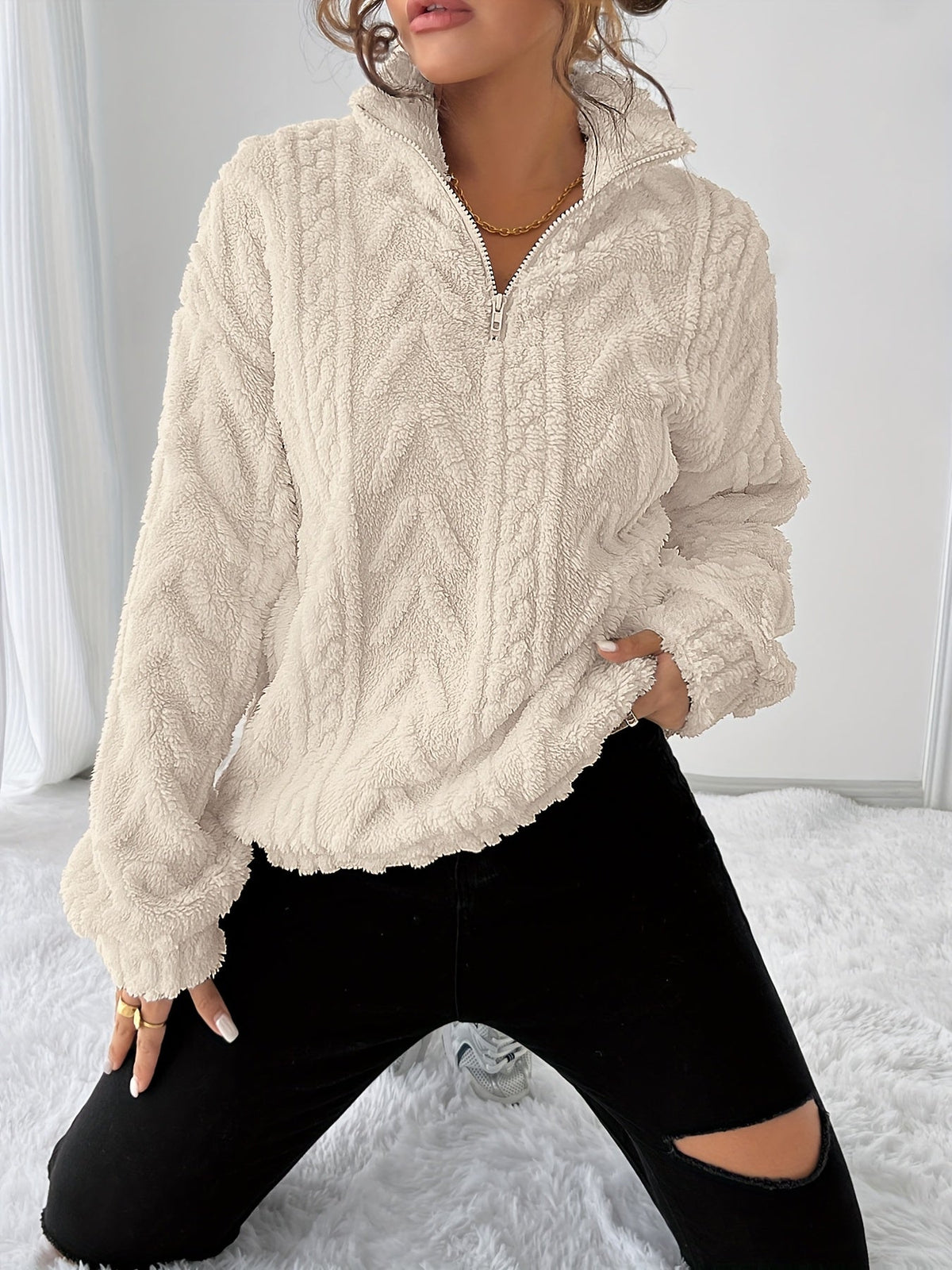 Pull à torsades et texture duveteuse — Amielle Paris