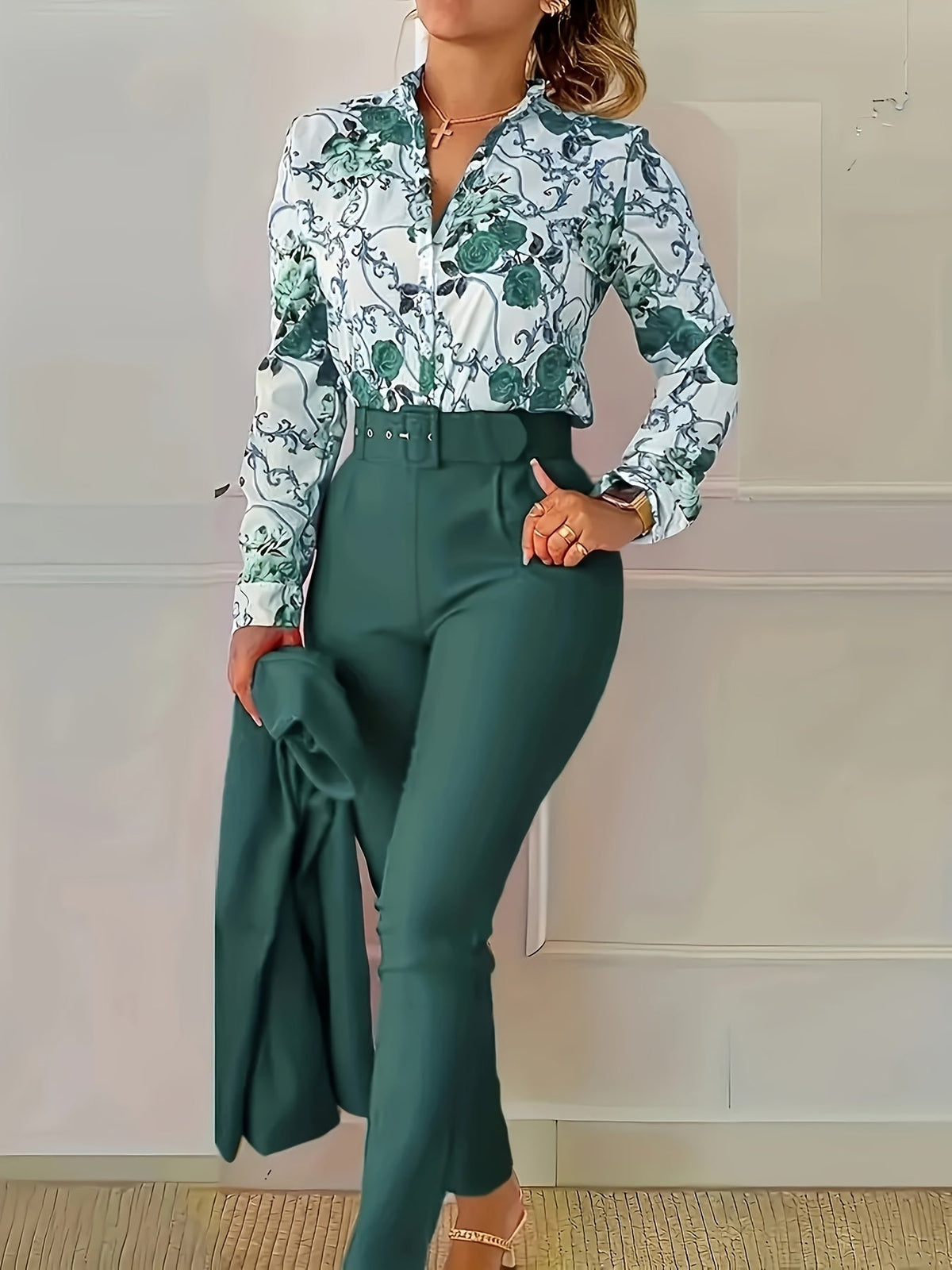 Ensemble blouse fleurie et pantalon habillé — Amielle Paris