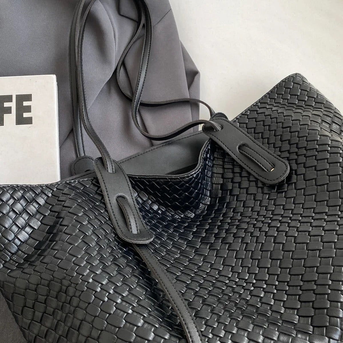Lora | Sac cabas tressé en cuir vegan