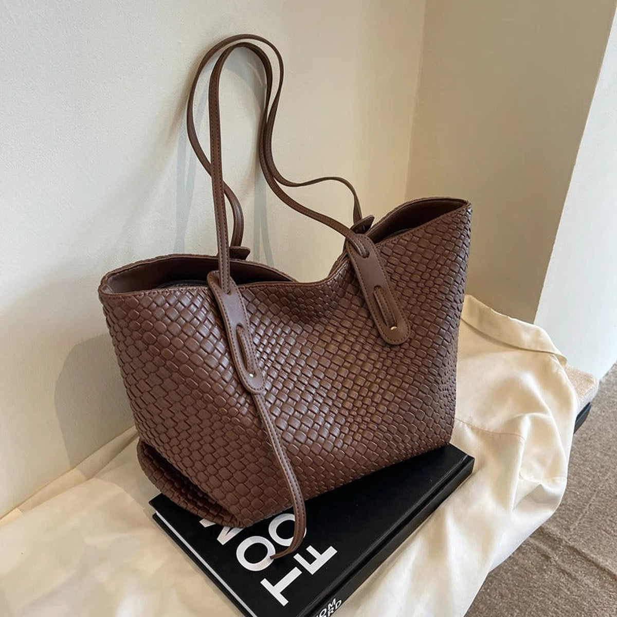 Lora | Sac cabas tressé en cuir vegan