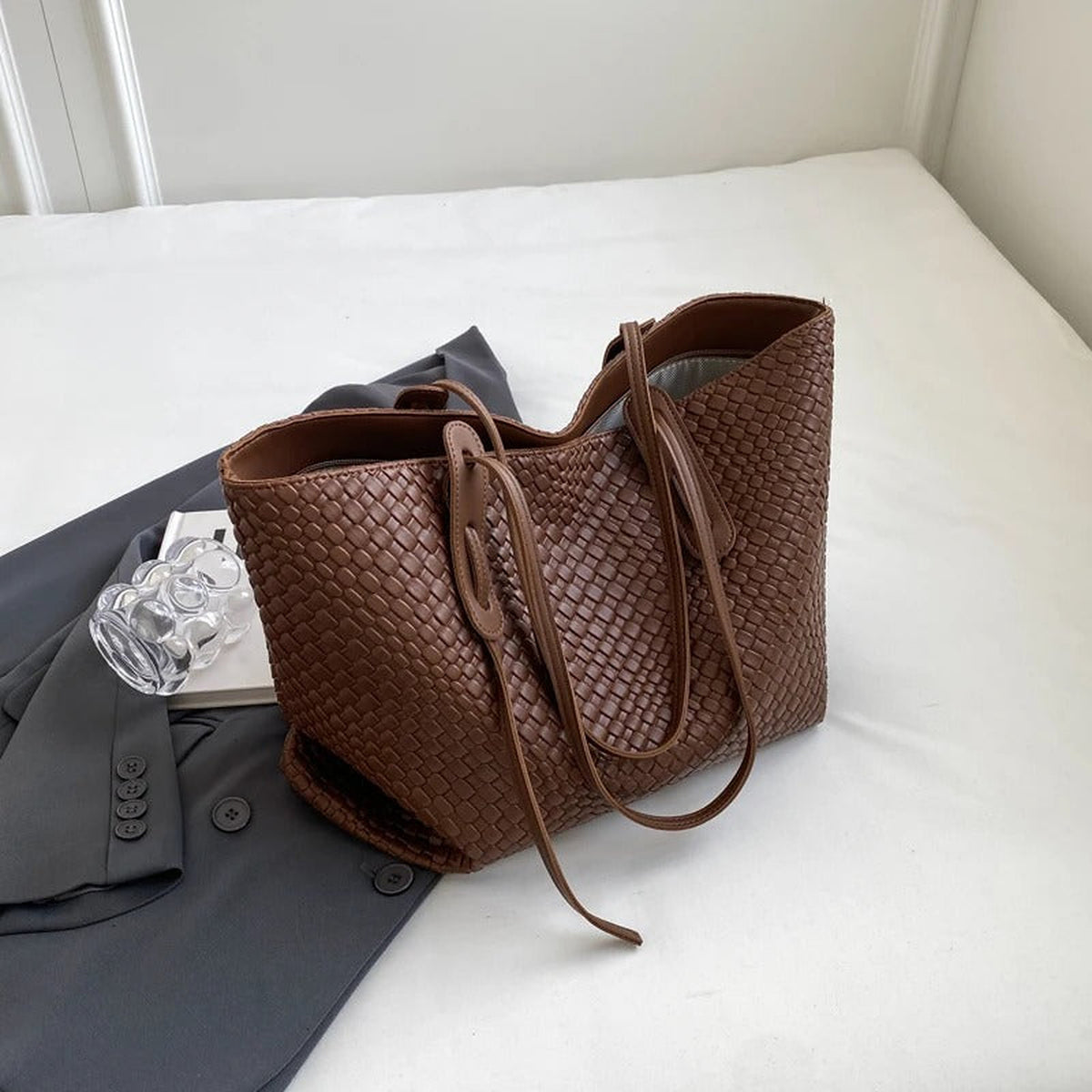 Lora | Sac cabas tressé en cuir vegan