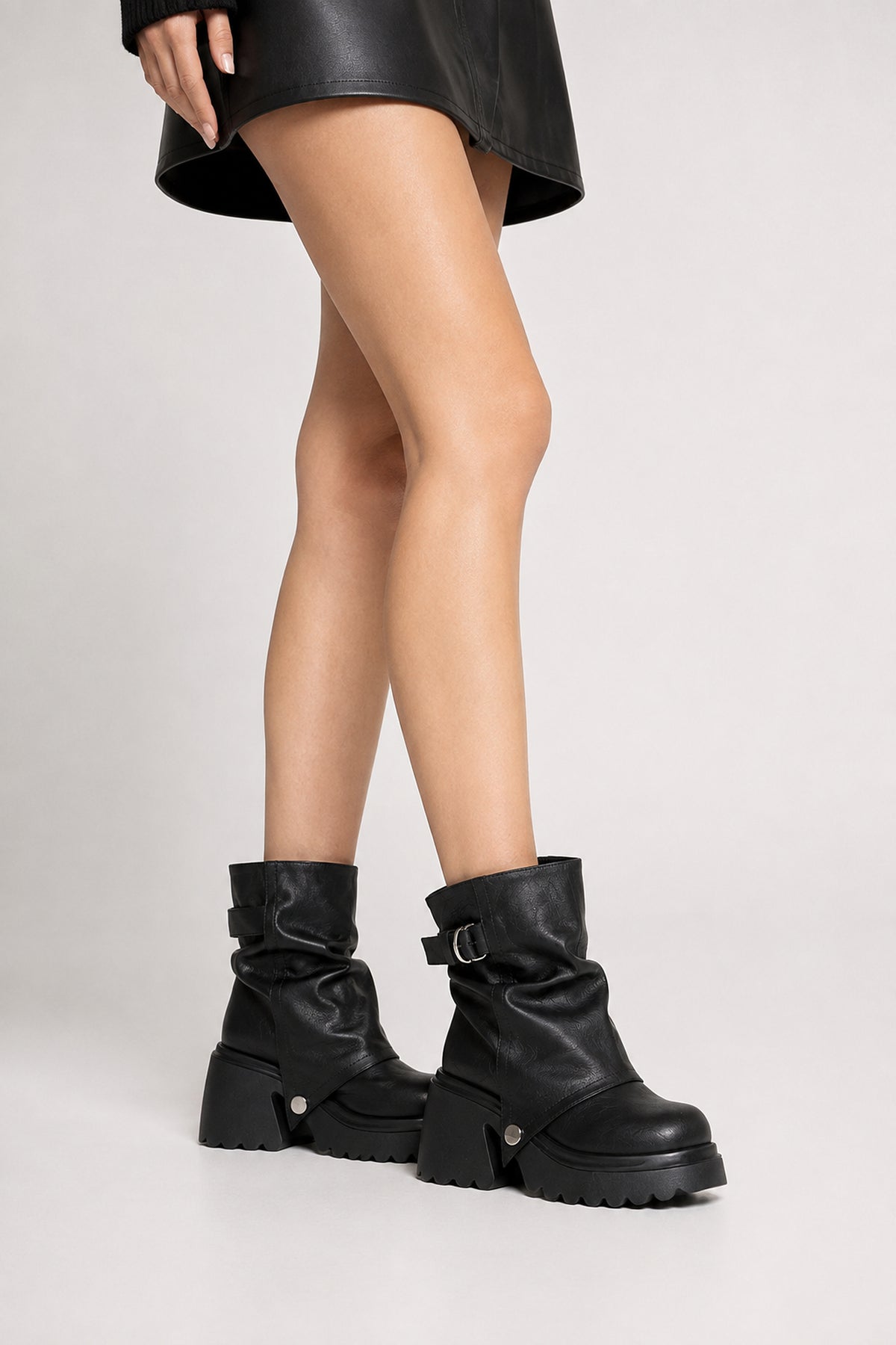 Bottines biker à plateforme crantée