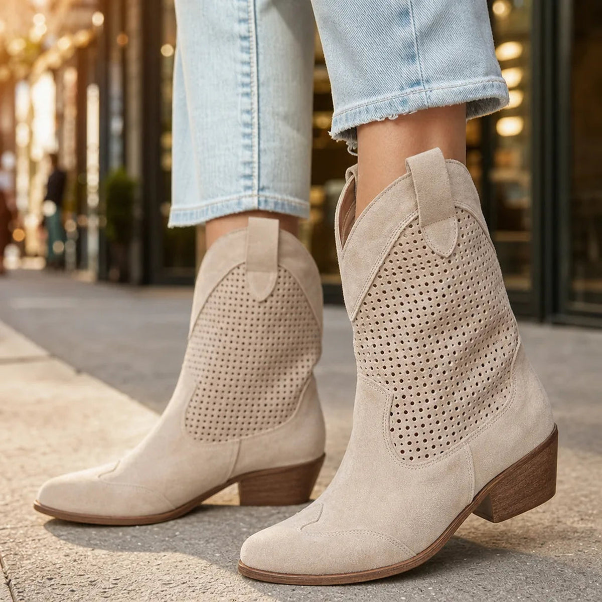 Bottines western perforées effet daim