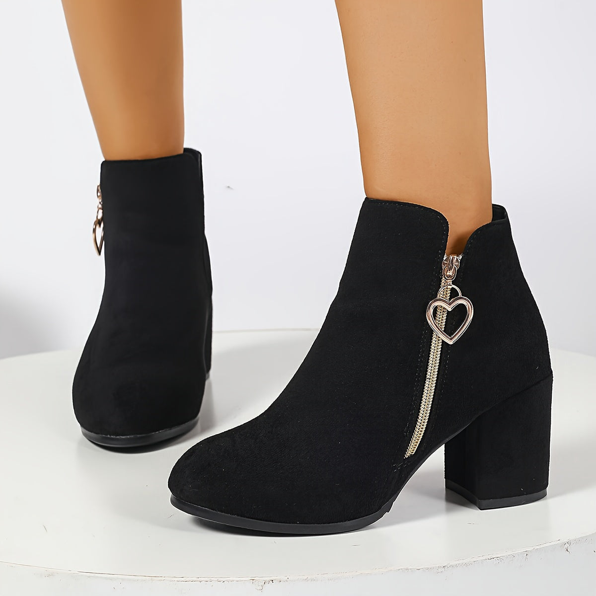 Bottines zippées à talon large et détail cœur