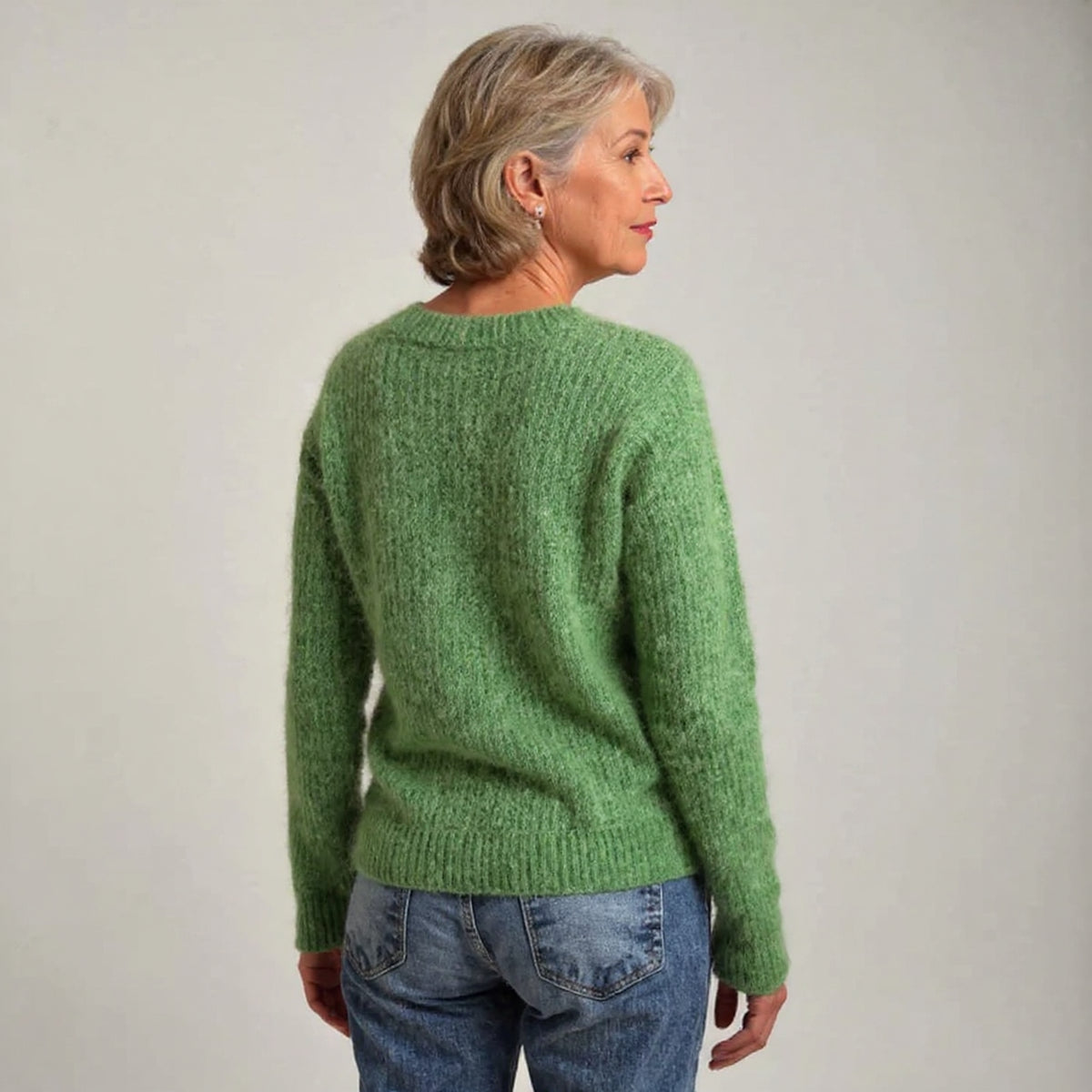 Pull vert à motif moutons