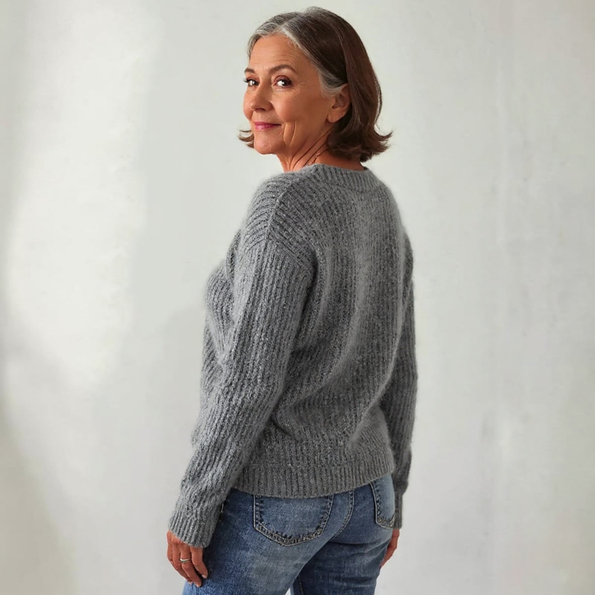 Pull gris à motif moutons