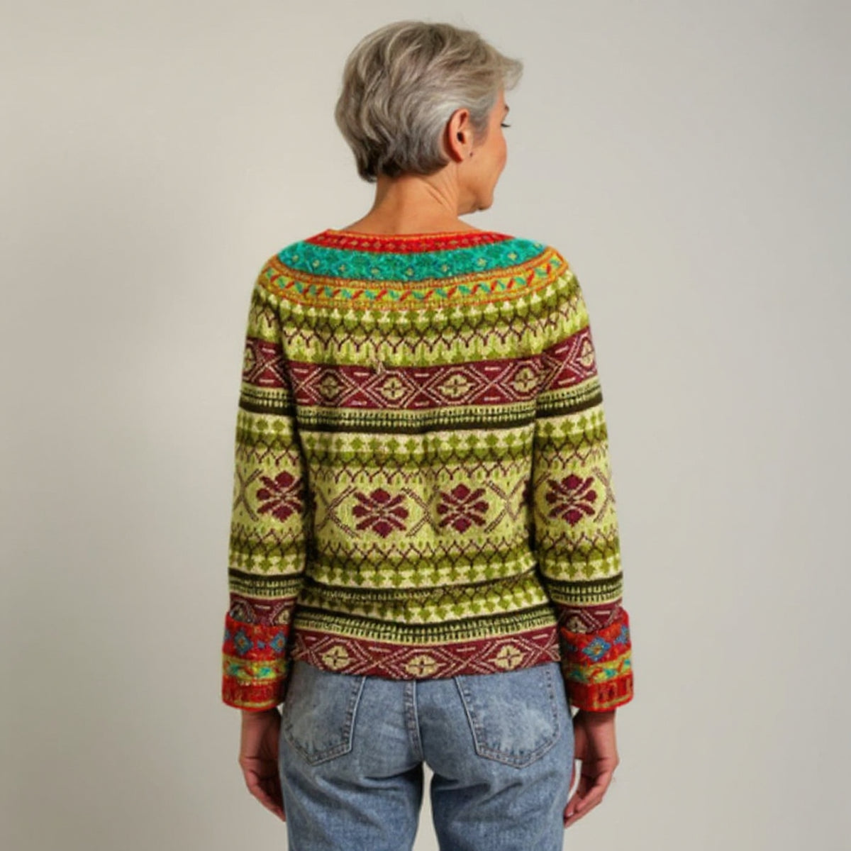 Pull vert à motifs géométriques multicolores