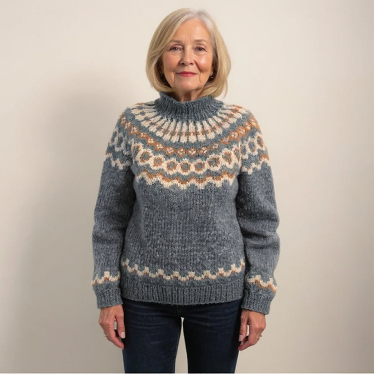 Pull orange à col montant et motifs nordiques